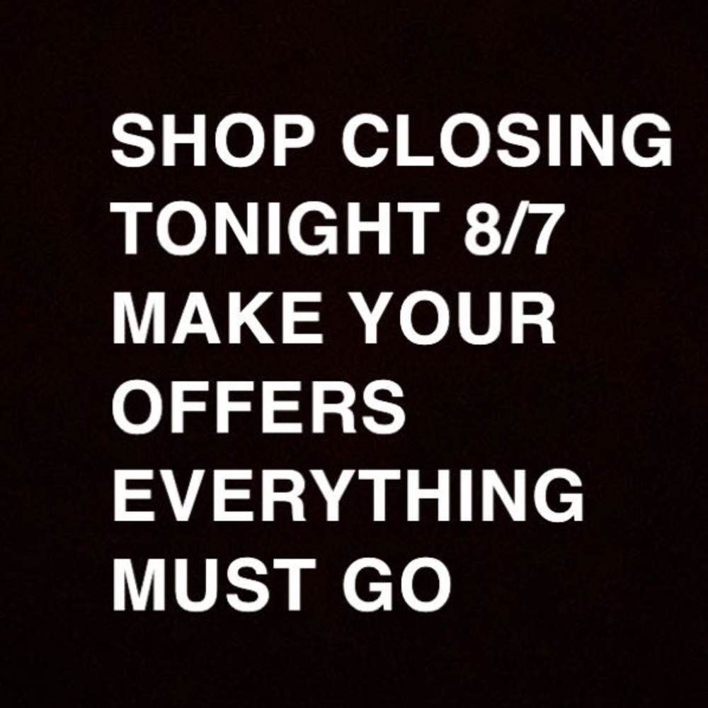 CLOSING MY POSHMARK TONIGHT